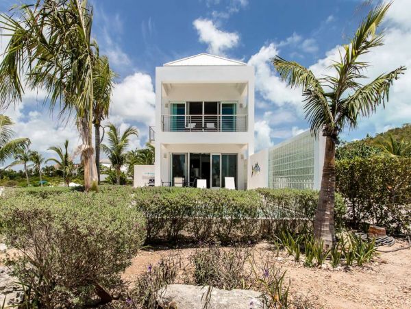 Beachfront Sapodilla Luxury One Bedroom
