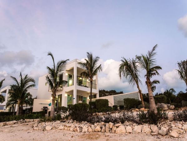 Beachfront Sapodilla Luxury One Bedroom