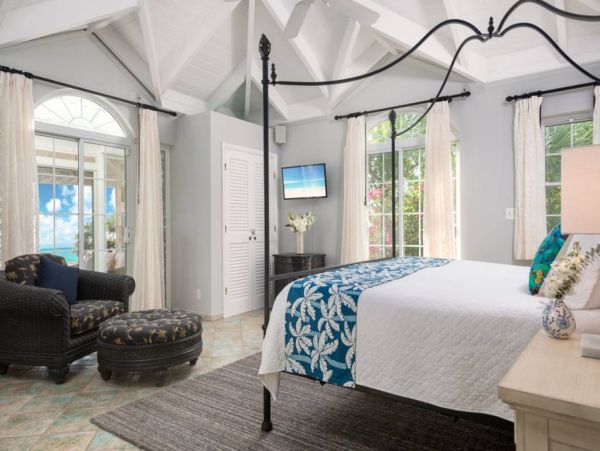 Lifestyle & Charm Three Bedroom Waterfront Villa with Pool