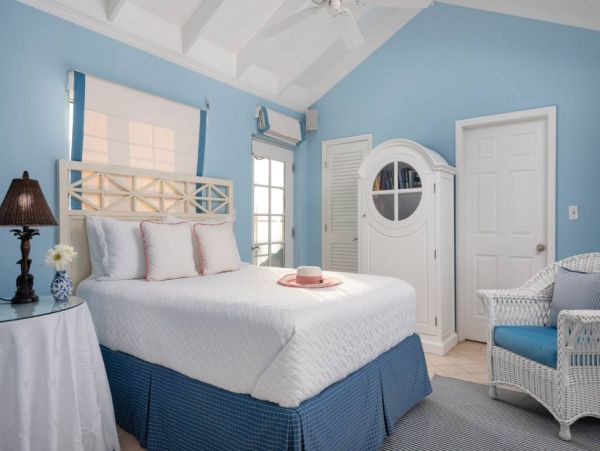 Lifestyle & Charm Three Bedroom Waterfront Villa with Pool