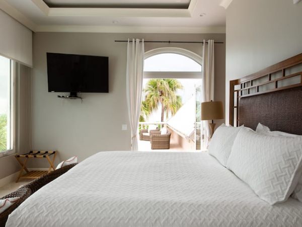 Luxury Four Bedroom Villa Turks Turtle Tail Spectacular View