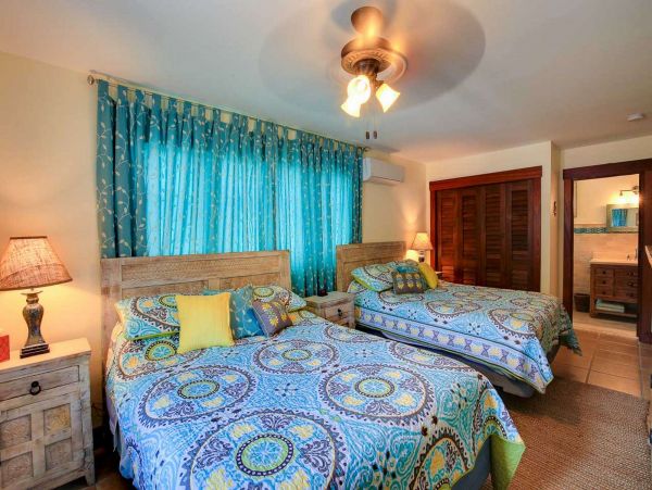 Six Bedrooms Oceanfront Pool Home in Turks And Caicos