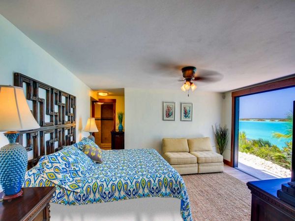 Six Bedrooms Oceanfront Pool Home in Turks And Caicos