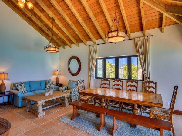 Six Bedrooms Oceanfront Pool Home in Turks And Caicos
