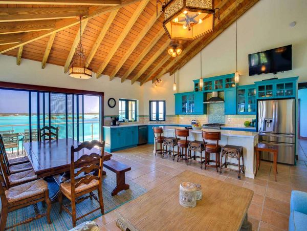 Six Bedrooms Oceanfront Pool Home in Turks And Caicos