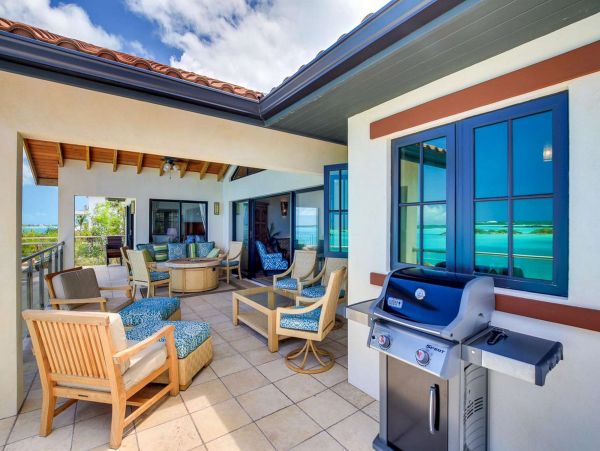 Six Bedrooms Oceanfront Pool Home in Turks And Caicos