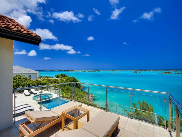 Six Bedrooms Oceanfront Pool Home in Turks And Caicos