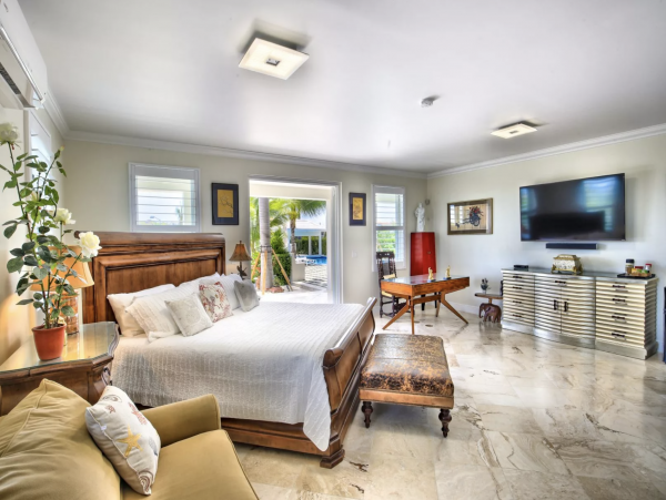 Beachfront Family Friendly Estate on Grace Bay!
