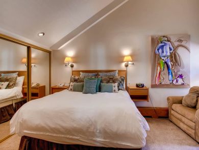 Walk to Lift Vail Vacation Condo Plus Loft Sleeps 8 Guests