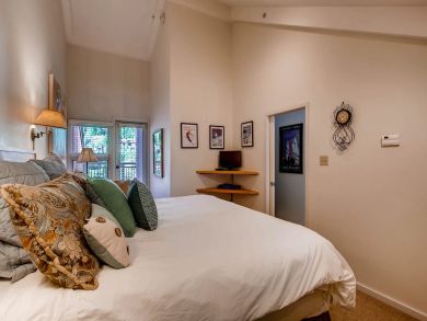 Walk to Lift Vail Vacation Condo Plus Loft Sleeps 8 Guests