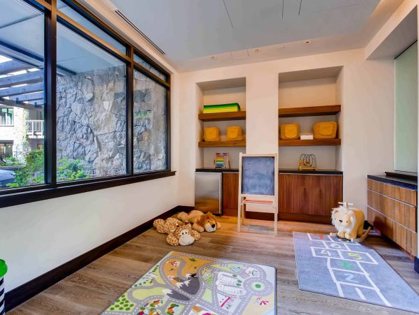 Vail Vacation Penthouse Sleeps 10 Guests Walk to Ski Lifts