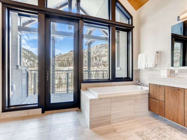Vail Vacation Penthouse Sleeps 10 Guests Walk to Ski Lifts