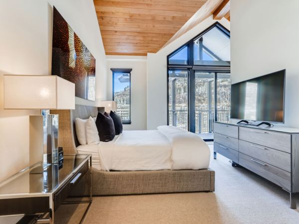 Vail Vacation Penthouse Sleeps 10 Guests Walk to Ski Lifts
