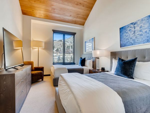 Vail Vacation Penthouse Sleeps 10 Guests Walk to Ski Lifts