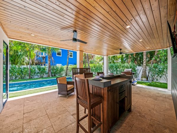 Luxury Vacation Pool Home on Anna Maria Sleeps Eight Guests