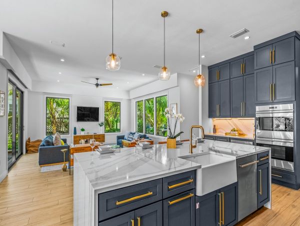 Luxury Vacation Pool Home on Anna Maria Sleeps Eight Guests