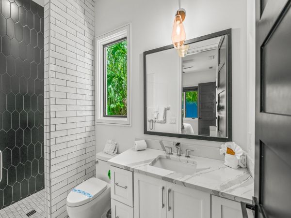 Luxury Vacation Pool Home on Anna Maria Sleeps Eight Guests