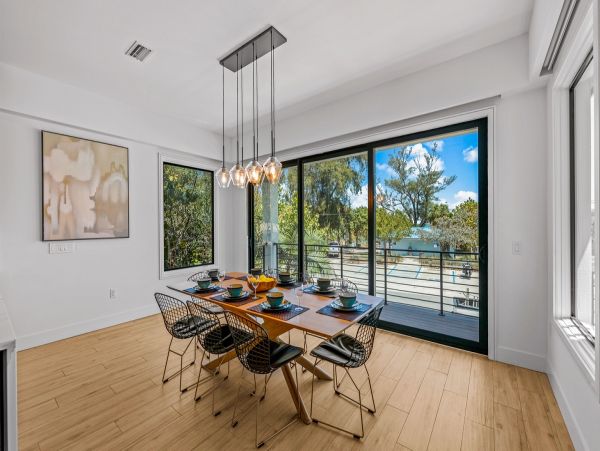 Luxury Vacation Pool Home on Anna Maria Sleeps Eight Guests