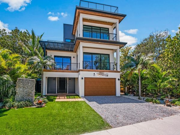 Luxury Vacation Pool Home on Anna Maria Sleeps Eight Guests
