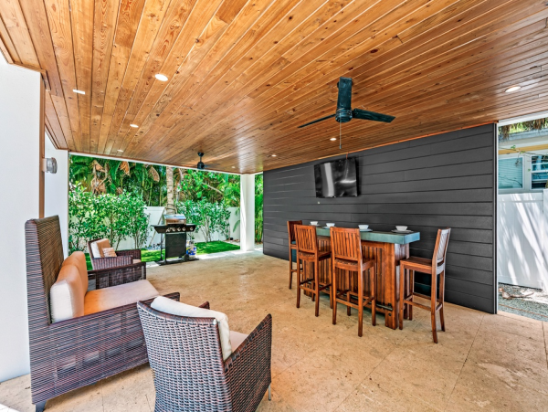 Luxury Vacation Pool Home on Anna Maria Sleeps Eight Guests