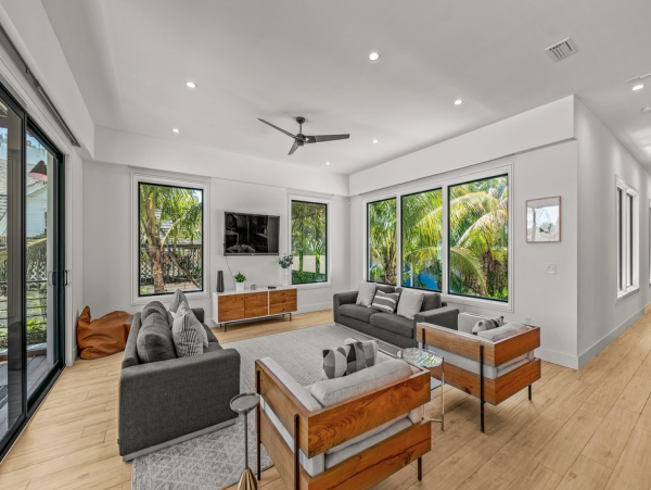 Luxury Vacation Pool Home on Anna Maria Sleeps Eight Guests