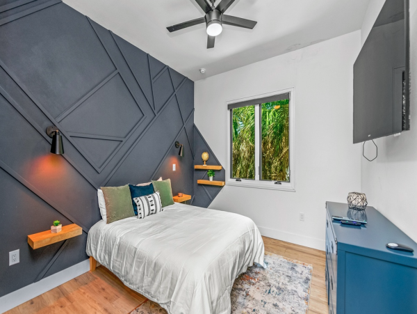 Luxury Vacation Pool Home on Anna Maria Sleeps Eight Guests