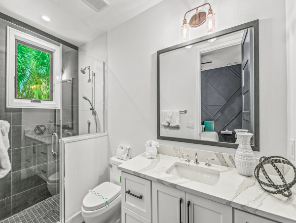 Luxury Vacation Pool Home on Anna Maria Sleeps Eight Guests
