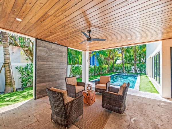 Luxury Vacation Pool Home on Anna Maria Sleeps Eight Guests