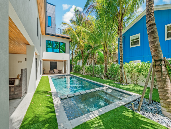 Luxury Vacation Pool Home on Anna Maria Sleeps Eight Guests