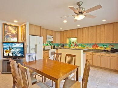 3 Bedroom Lahaina Vacation Condo With Ocean Views Sleeps 8