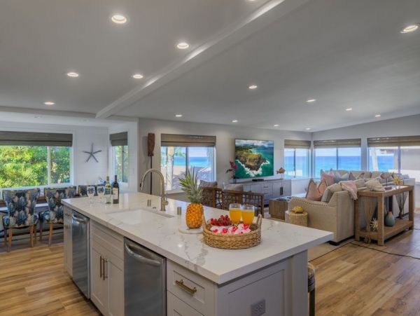 Stunning Mansion Lahaina Vacation Rental Sleeps 32 Guests