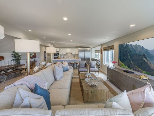 Stunning Mansion Lahaina Vacation Rental Sleeps 32 Guests