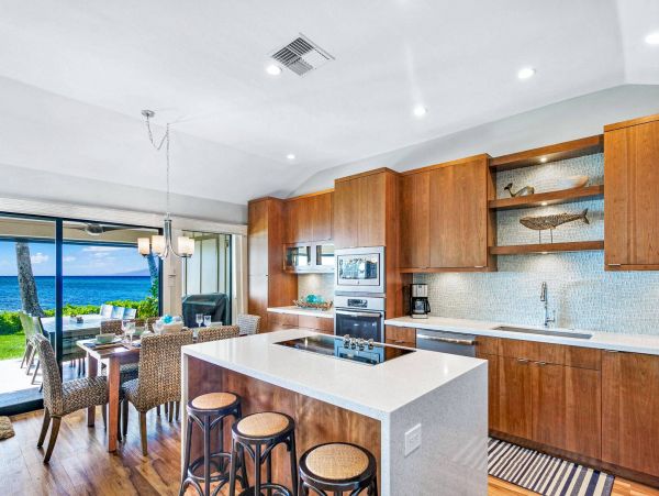 Lahaina Luxury Vacation Beach Townhome Sleeps 8 Guests