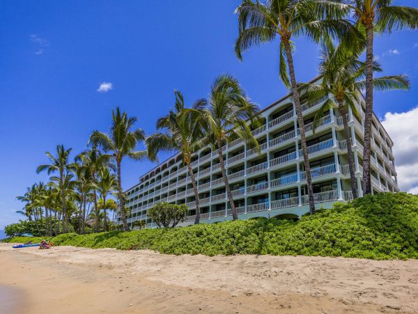 Oceanfront Paradise in West Maui - Relax and Recharge at Our 1-Bedroom Condo