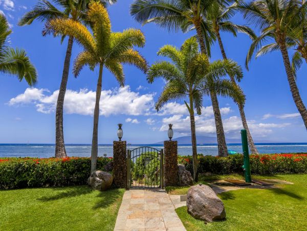 Oceanfront Paradise in West Maui - Relax and Recharge at Our 1-Bedroom Condo