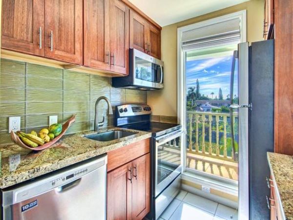 Oceanfront Paradise in West Maui - Relax and Recharge at Our 1-Bedroom Condo