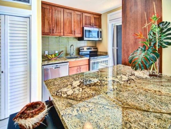 Oceanfront Paradise in West Maui - Relax and Recharge at Our 1-Bedroom Condo