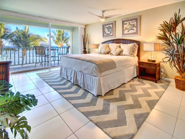 Oceanfront Paradise in West Maui - Relax and Recharge at Our 1-Bedroom Condo