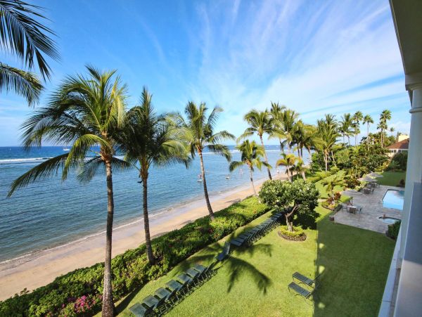 Oceanfront Paradise in West Maui - Relax and Recharge at Our 1-Bedroom Condo