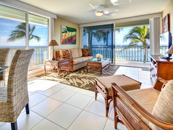 Oceanfront Paradise in West Maui - Relax and Recharge at Our 1-Bedroom Condo