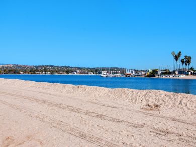 San Diego Vacation Condo Sleeps 4 Guests Short Walk to Beach