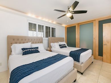 San Diego Vacation Condo Sleeps 4 Guests Short Walk to Beach