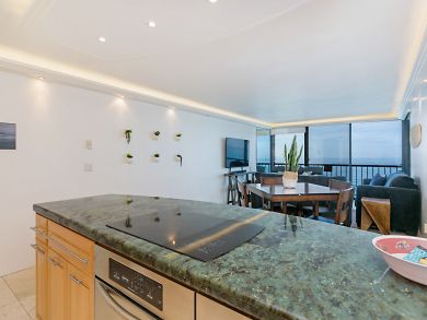San Diego Vacation Condo Sleeps 4 Guests Short Walk to Beach