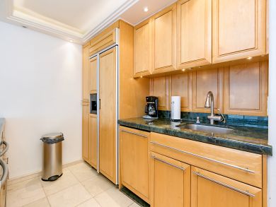 San Diego Vacation Condo Sleeps 4 Guests Short Walk to Beach