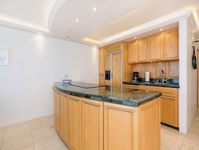 San Diego Vacation Condo Sleeps 4 Guests Short Walk to Beach