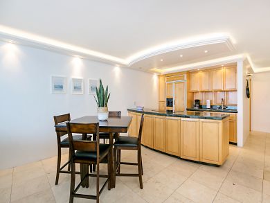 San Diego Vacation Condo Sleeps 4 Guests Short Walk to Beach