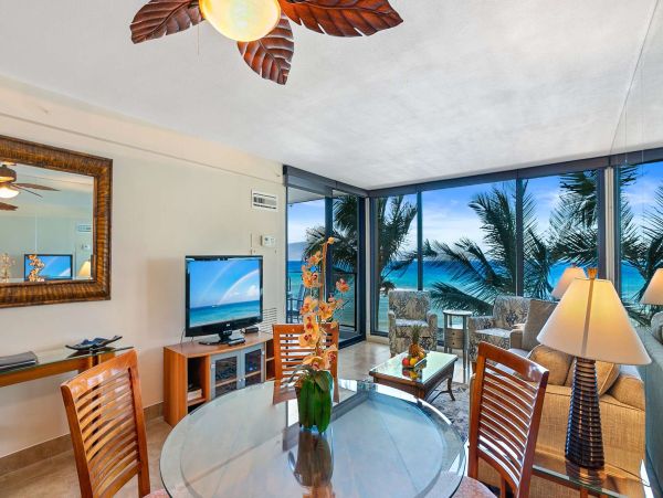 Kaanapali Vacation Rental Condo Sleeps Four Located on Beach