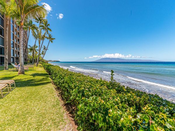 Kaanapali Vacation Rental Condo Sleeps Four Located on Beach