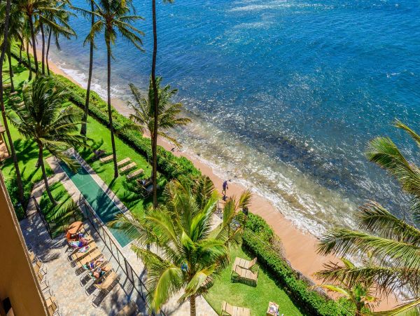 Kaanapali Vacation Rental Condo Sleeps Four Located on Beach