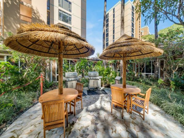 Kaanapali Vacation Rental Condo Sleeps Four Located on Beach